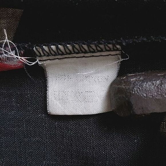 Vtg black floral short sleeve button down cotton Hawaiian shirt - Picture 7 of 13